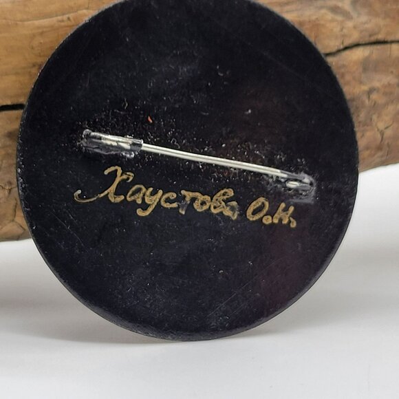 Vintage Hand-Painted Russian Pin Black Lacquer Floral Brooch Gold Accents 2" - Picture 3 of 10